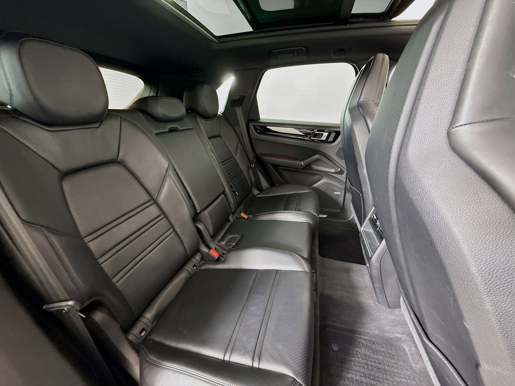 Used 2023 Porsche Cayenne image 27