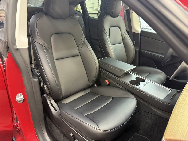 Used 2022 Tesla Model Y Performance image 27