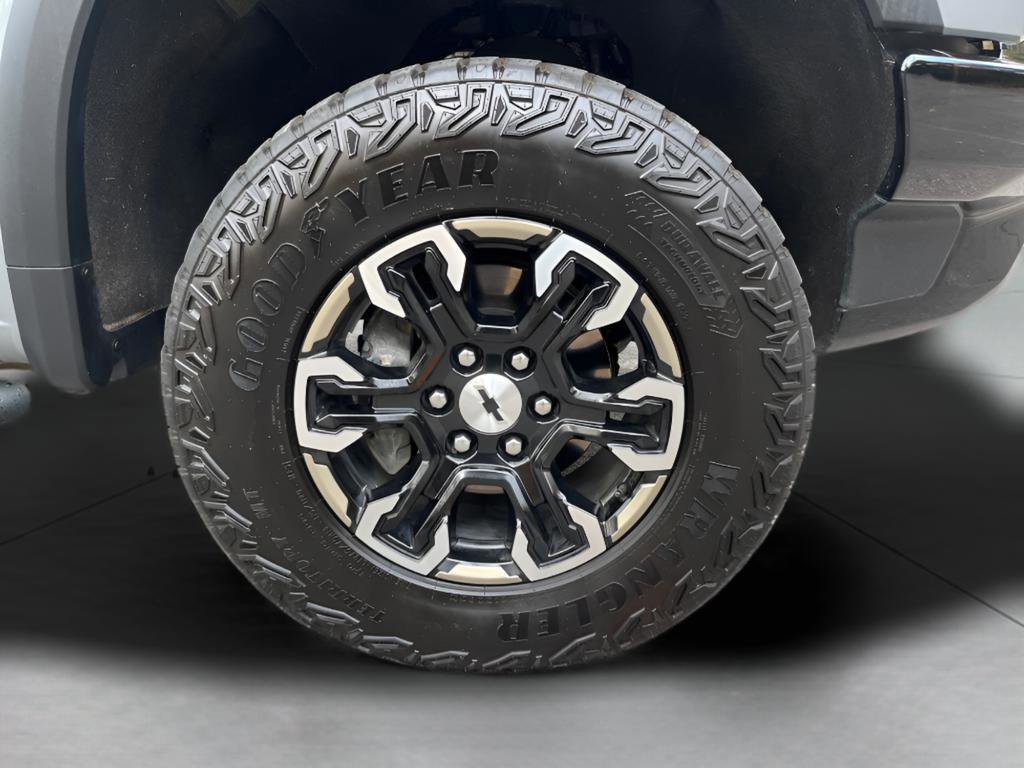 Used 2024 Chevrolet Silverado 1500 ZR2 AWD/4WD image 3