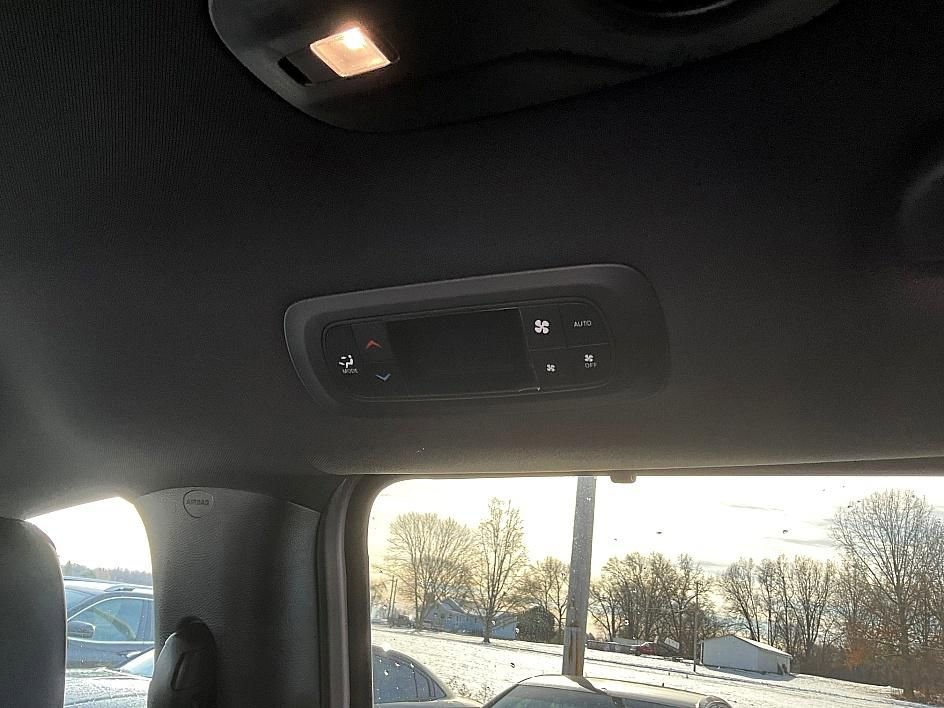 New 2026 Chrysler Pacifica Select image 32