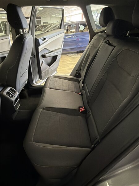 Used 2024 Volkswagen Taos SE FWD image 24
