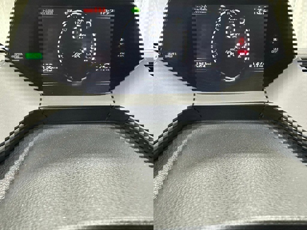 Used 2025 Toyota Prius XLE image 23