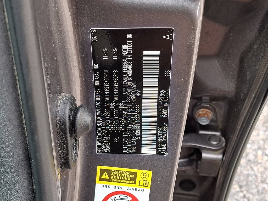 Used 2016 Toyota Highlander LE AWD/4WD image 25