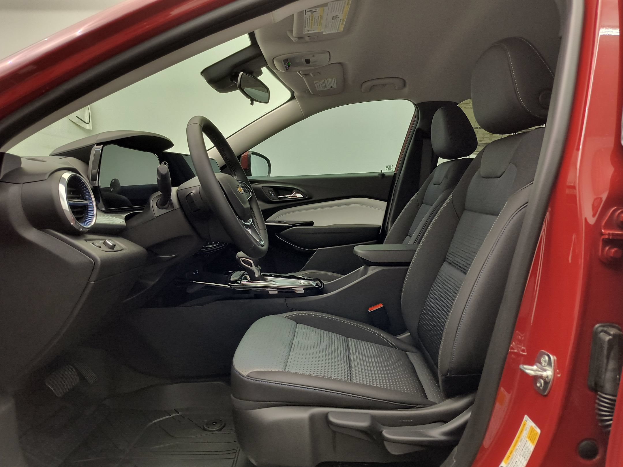 New 2026 Chevrolet Trax LT w/ Driver Confidence Package FWD image 5