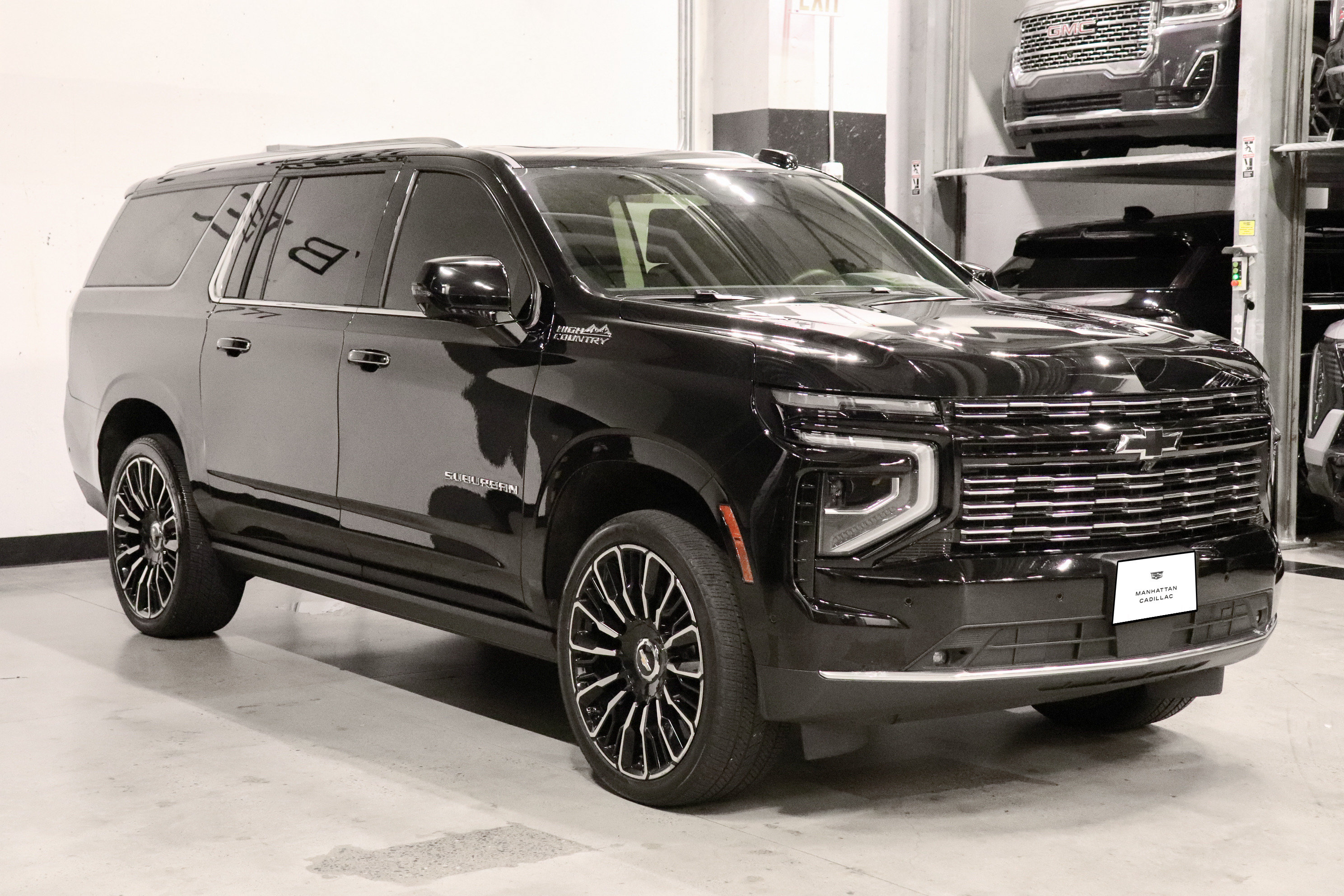 Used 2025 Chevrolet Suburban High Country AWD/4WD image 7