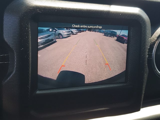 Used 2018 Jeep Wrangler Unlimited Sahara w/ Safety Group AWD/4WD image 17
