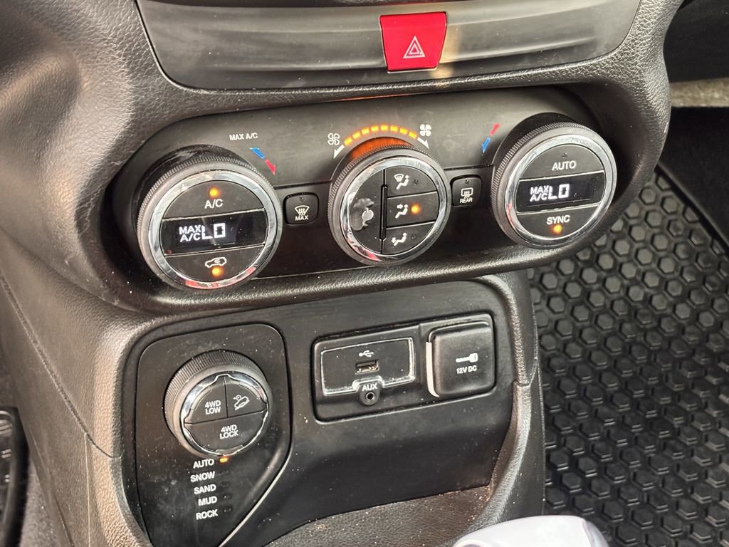 Used 2017 Jeep Renegade Trailhawk AWD/4WD image 19