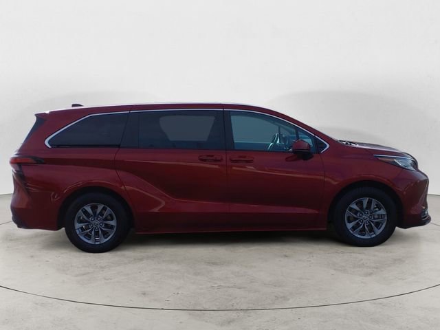 Used 2022 Toyota Sienna LE AWD/4WD image 6