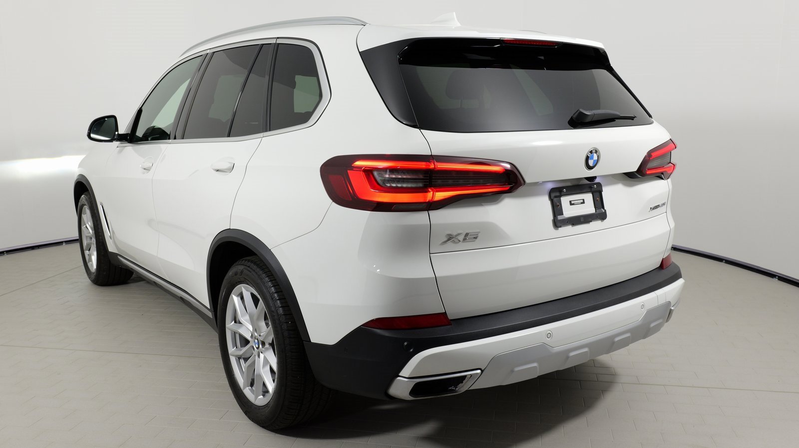 Used 2022 BMW X5 xDrive40i w/ Parking Assistance Package image 20
