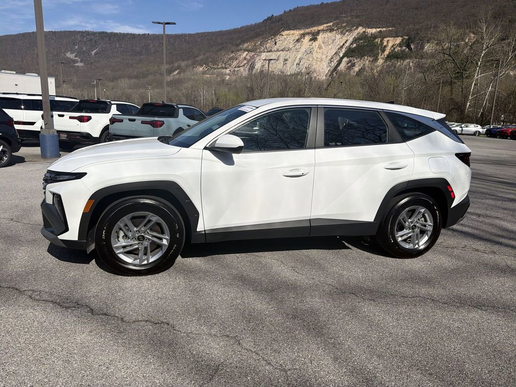 Used 2025 Hyundai Tucson SE image 5