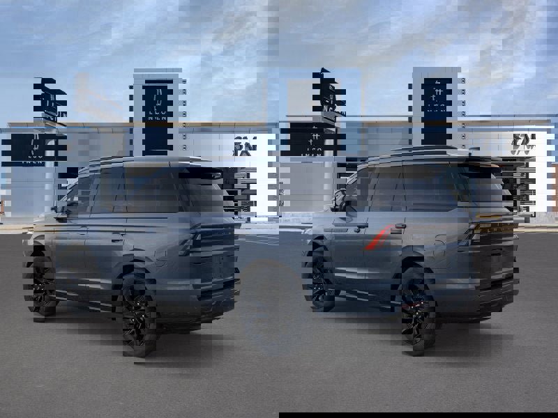 New 2025 Lincoln Navigator Reserve image 4