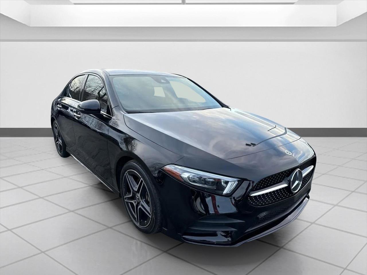 Used 2022 Mercedes-Benz A 220 4MATIC w/ AMG Line image 9