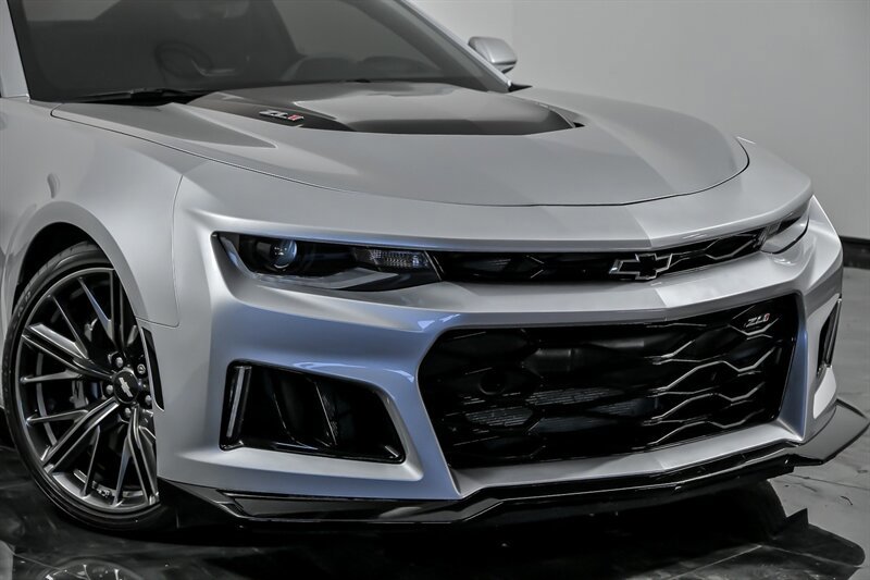 Used 2019 Chevrolet Camaro ZL1 RWD image 2