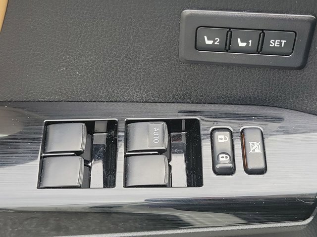 Used 2017 Toyota RAV4 Limited image 30