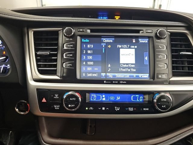 Used 2016 Toyota Highlander XLE AWD/4WD image 24