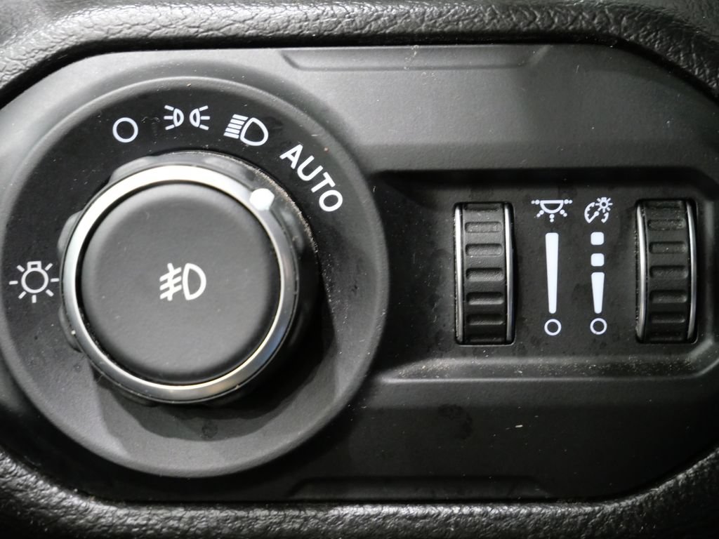 Used 2022 Jeep Wrangler Unlimited Sahara w/ Cold Weather Group AWD/4WD image 14