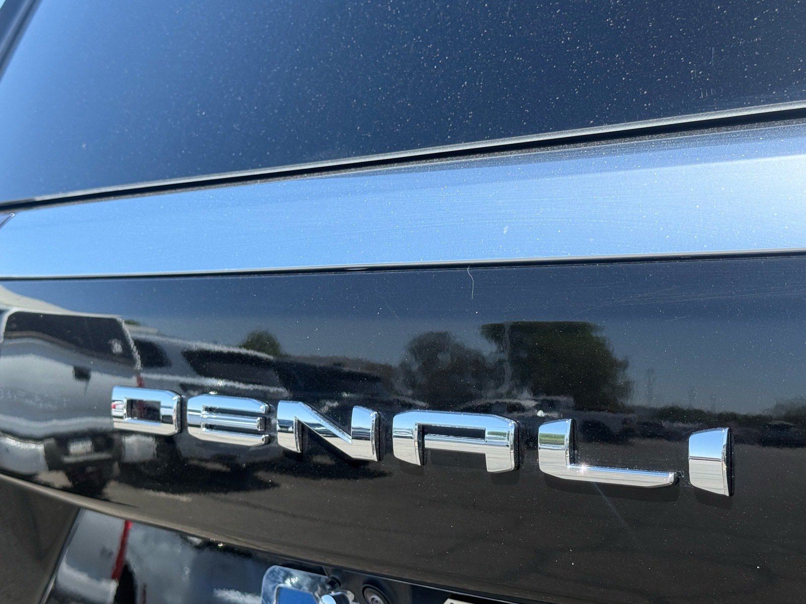Used 2025 GMC Yukon XL Denali AWD/4WD image 30