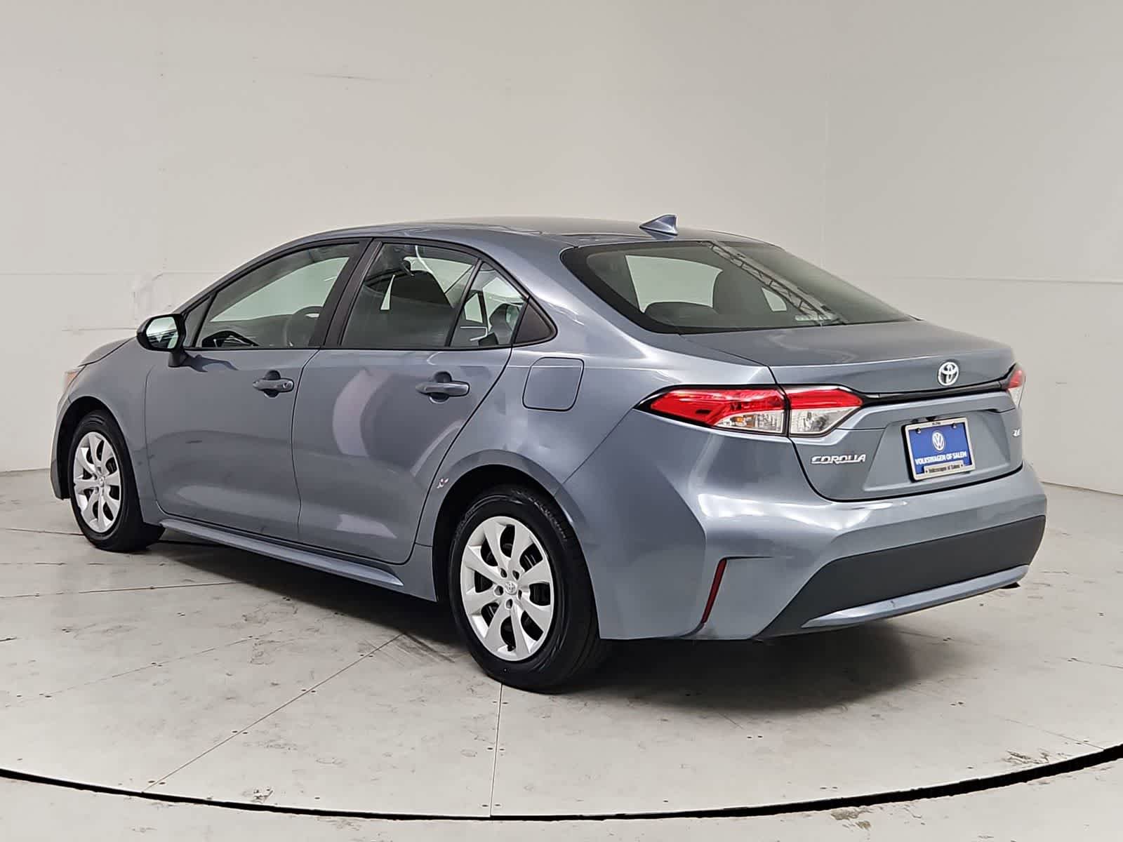 Used 2022 Toyota Corolla LE FWD image 4