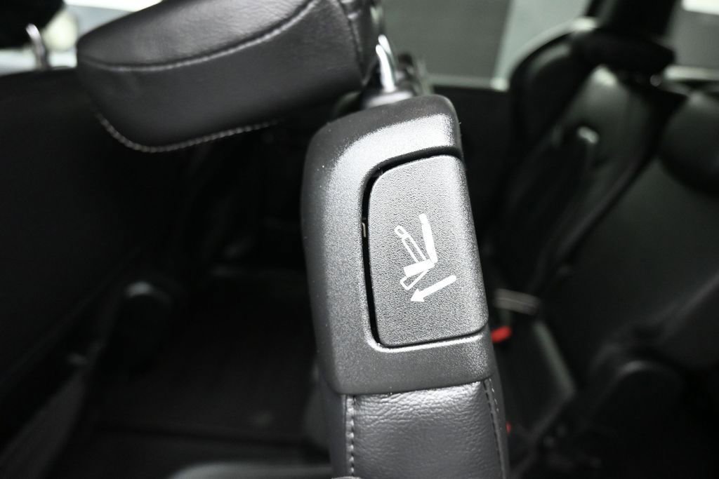 Used 2019 Chrysler Pacifica Touring-L w/ S Appearance Package FWD image 37