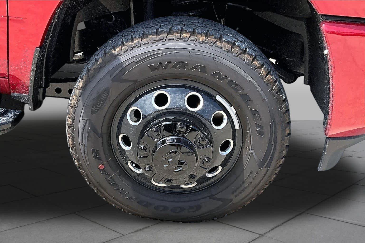 New 2026 RAM 3500 Big Horn AWD/4WD image 12