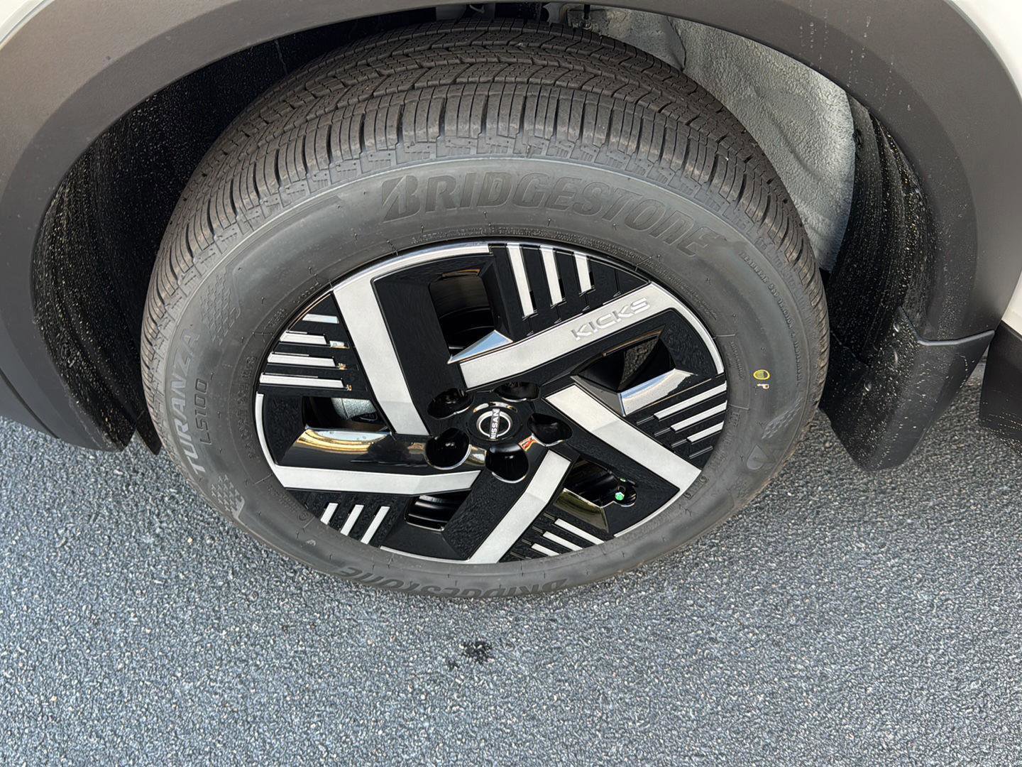 New 2026 Nissan Kicks SV w/ SV Premium Package FWD image 31