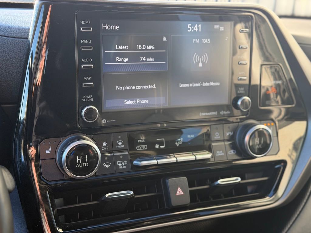 Used 2022 Toyota Highlander XLE image 14