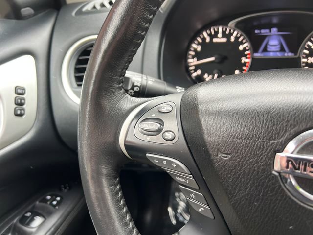 Used 2020 Nissan Pathfinder SL image 32