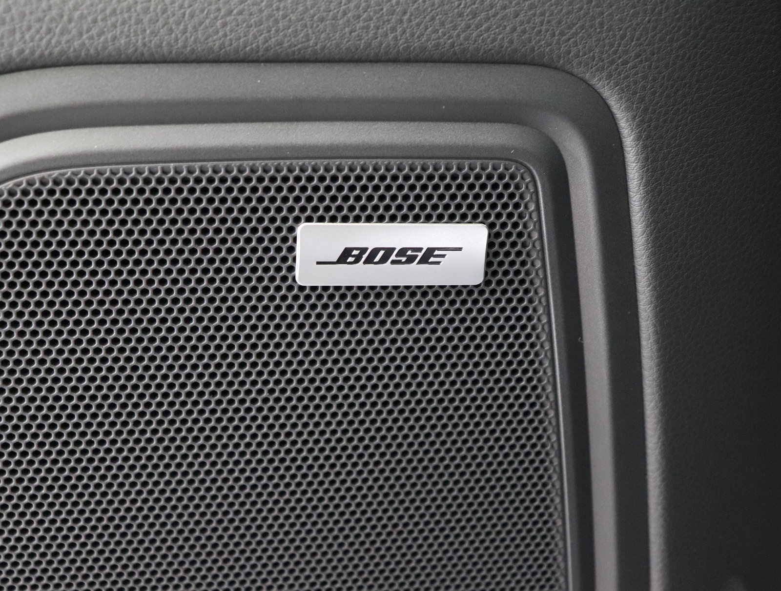 Used 2025 Porsche Macan image 28