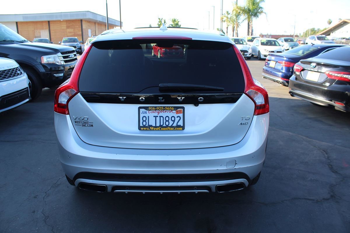 Used 2018 Volvo V60 T5 Cross Country AWD/4WD image 6