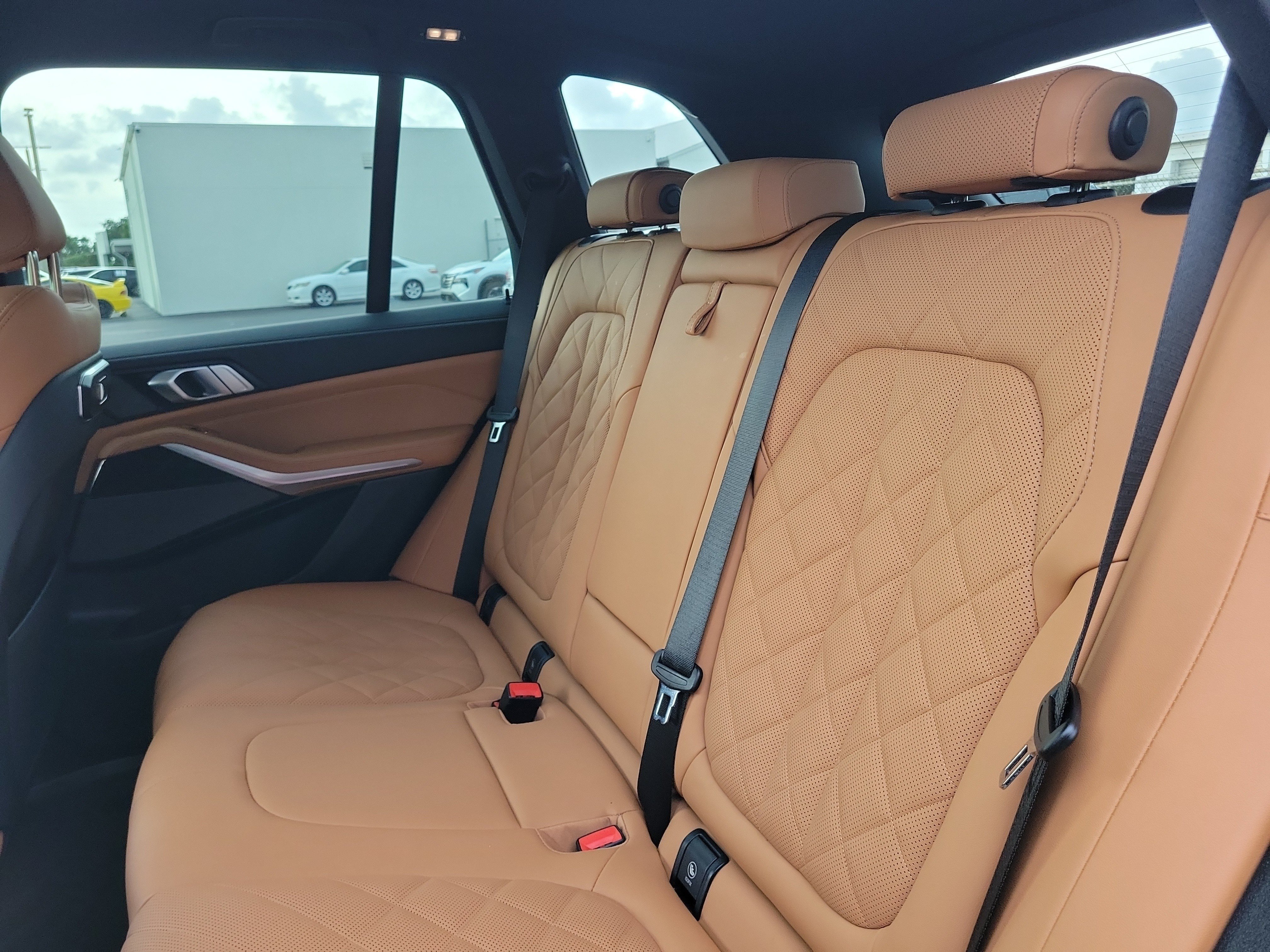 Used 2025 BMW X5 xDrive40i w/ M Sport Package AWD/4WD image 11