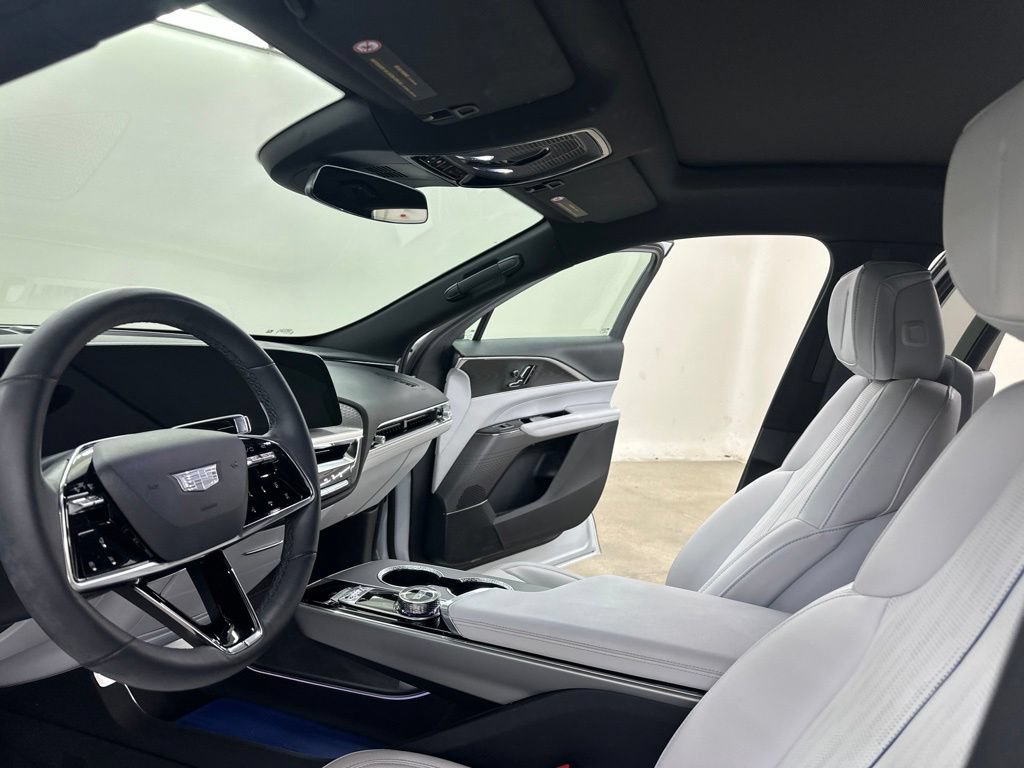 Certified 2024 Cadillac Lyriq Luxury AWD/4WD image 28
