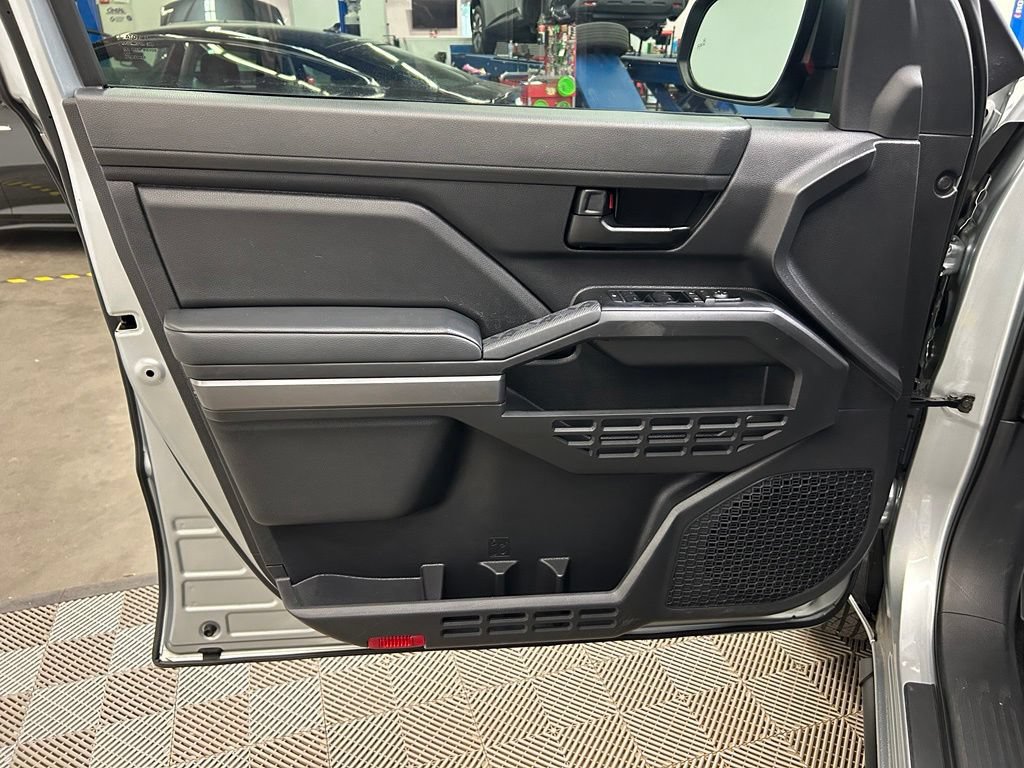 Used 2024 Toyota Tacoma SR5 AWD/4WD image 22