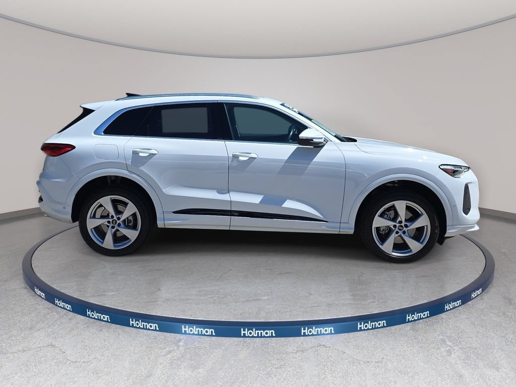 Certified 2025 Audi Q5 Premium Plus w/ Premium Plus AWD/4WD image 4