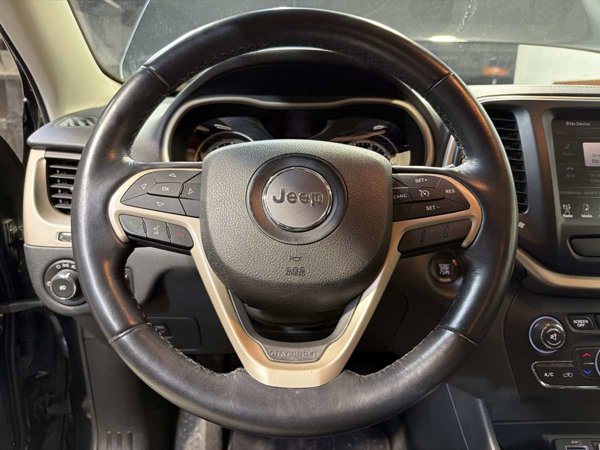 Used 2015 Jeep Cherokee Limited image 19