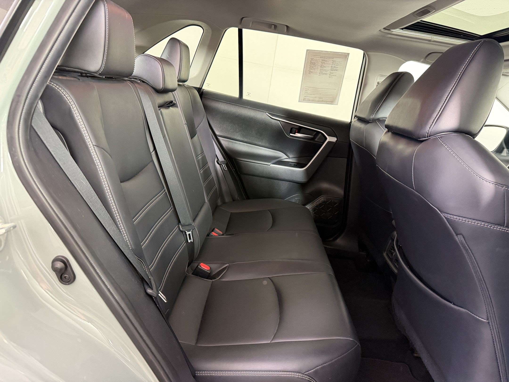 Used 2020 Toyota RAV4 XLE Premium FWD image 30