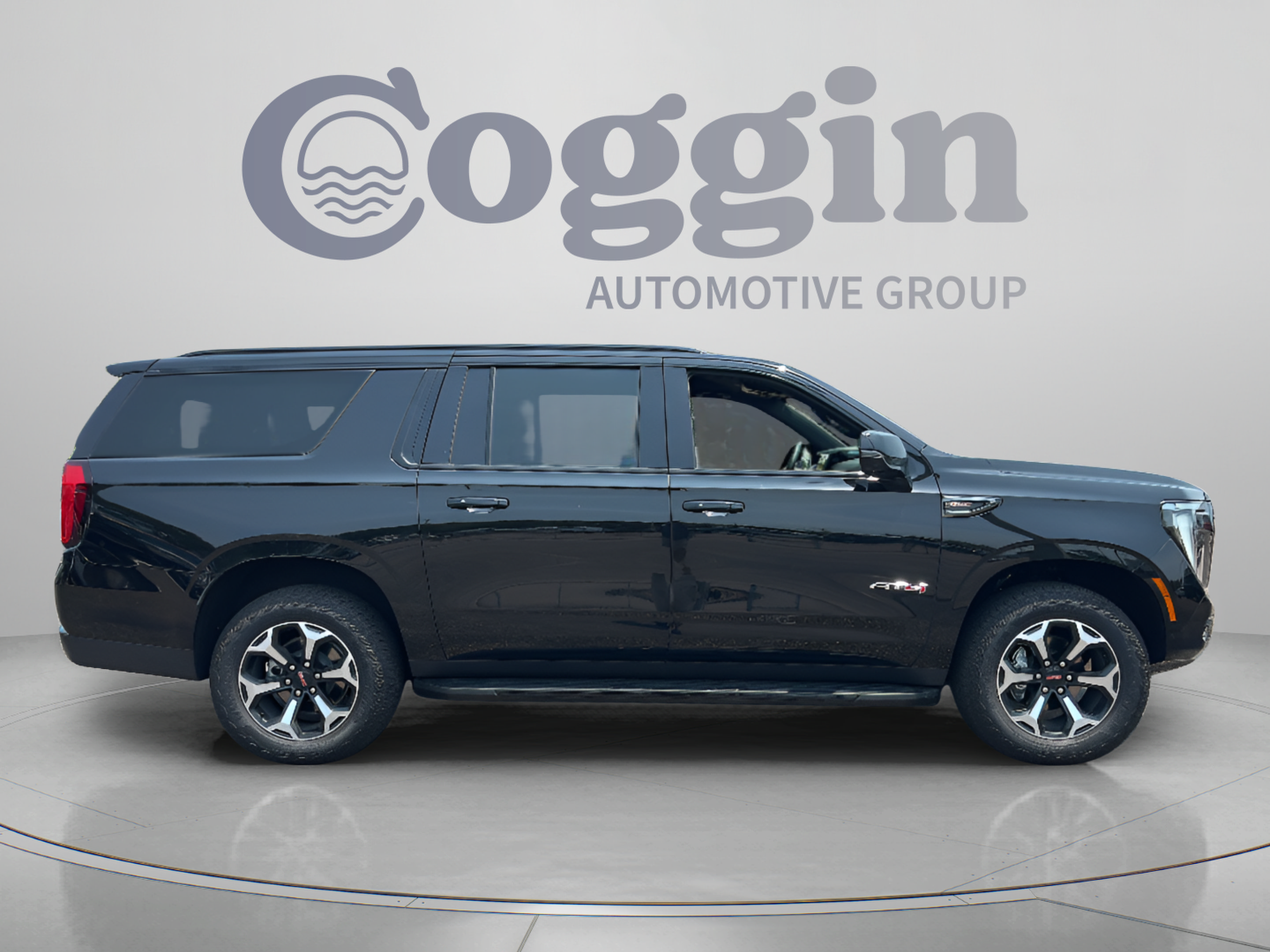 Used 2025 GMC Yukon XL AT4 AWD/4WD image 5