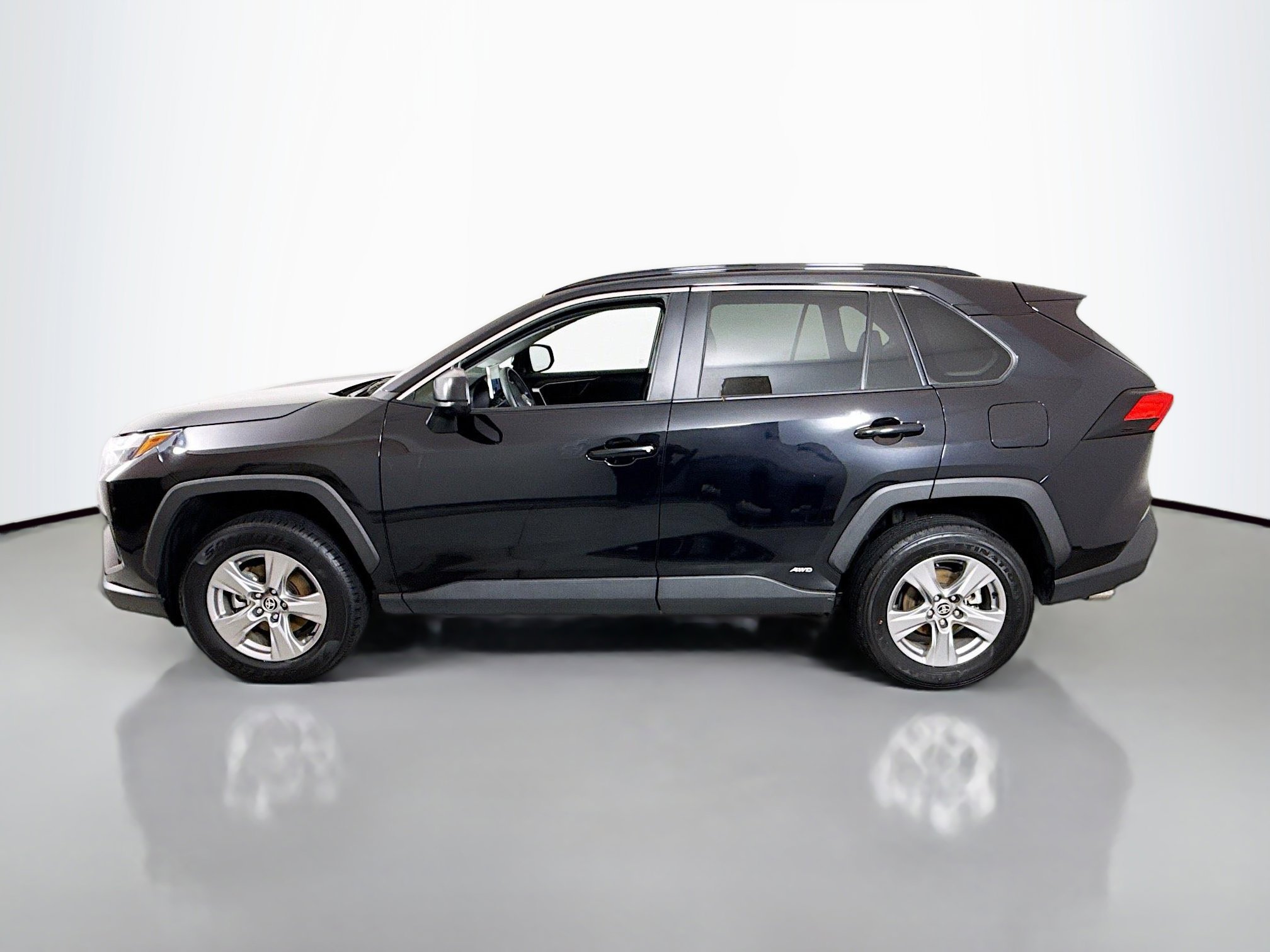 Used 2025 Toyota RAV4 LE image 4