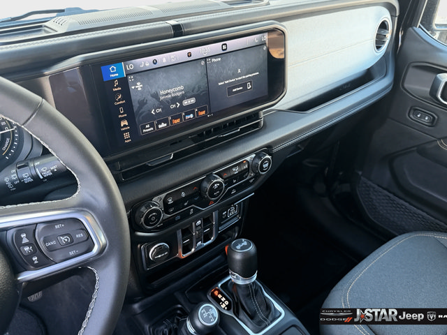Used 2025 Jeep Wrangler Unlimited Sahara AWD/4WD image 14