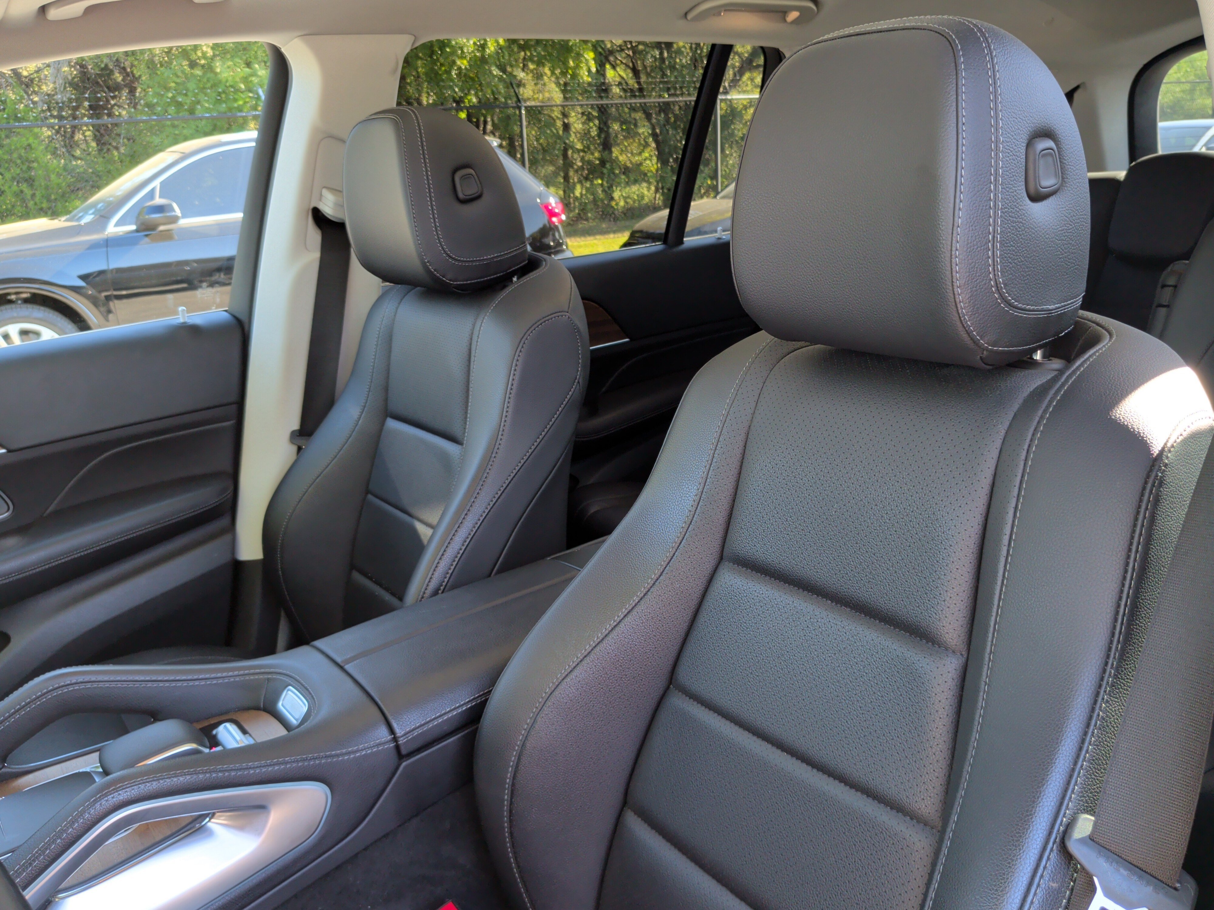 Used 2020 Mercedes-Benz GLS 450 4MATIC image 25
