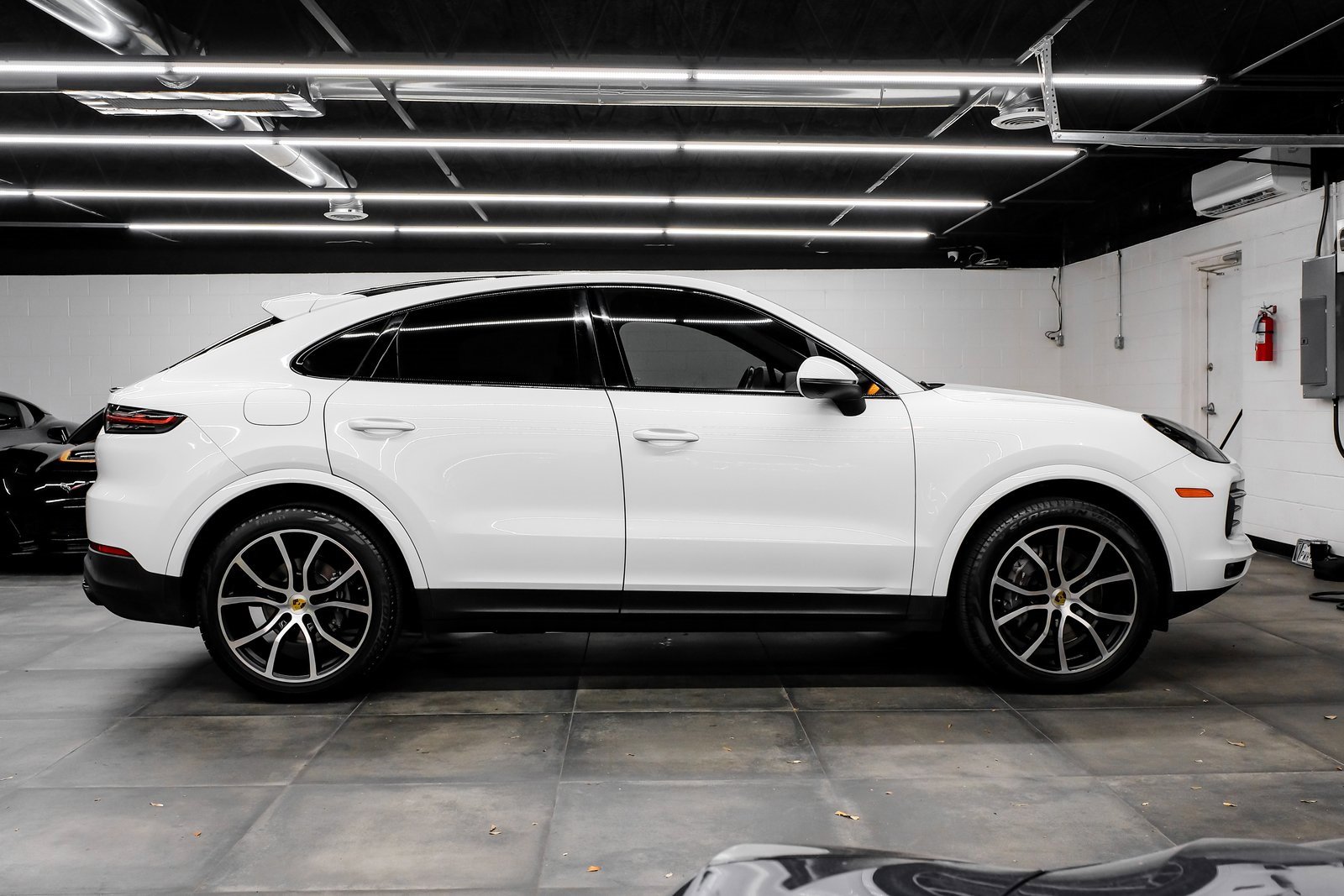 Used 2023 Porsche Cayenne Coupe image 12