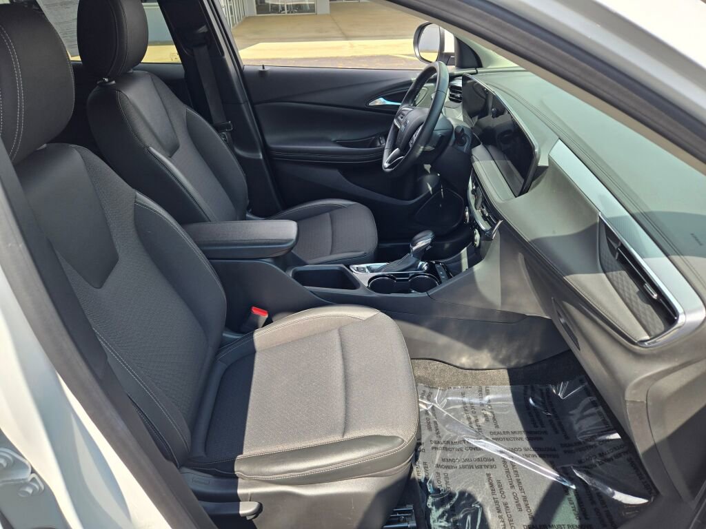 Certified 2025 Buick Encore GX Preferred FWD image 7