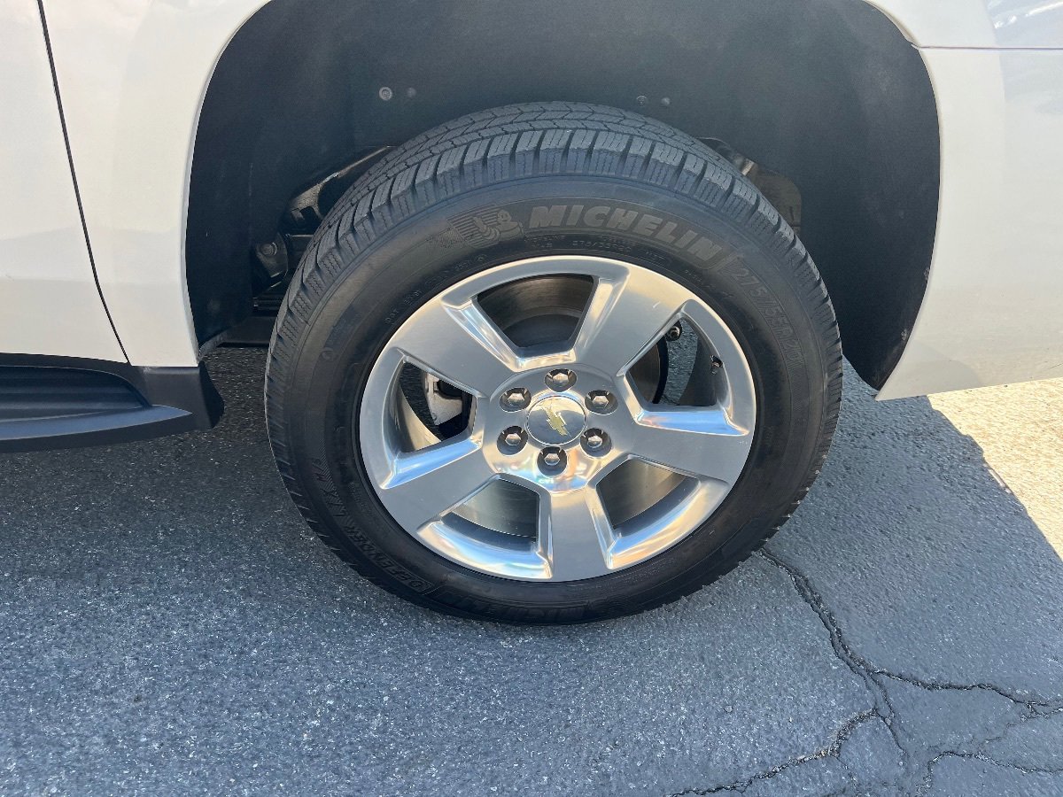 Used 2019 Chevrolet Suburban LT RWD image 46
