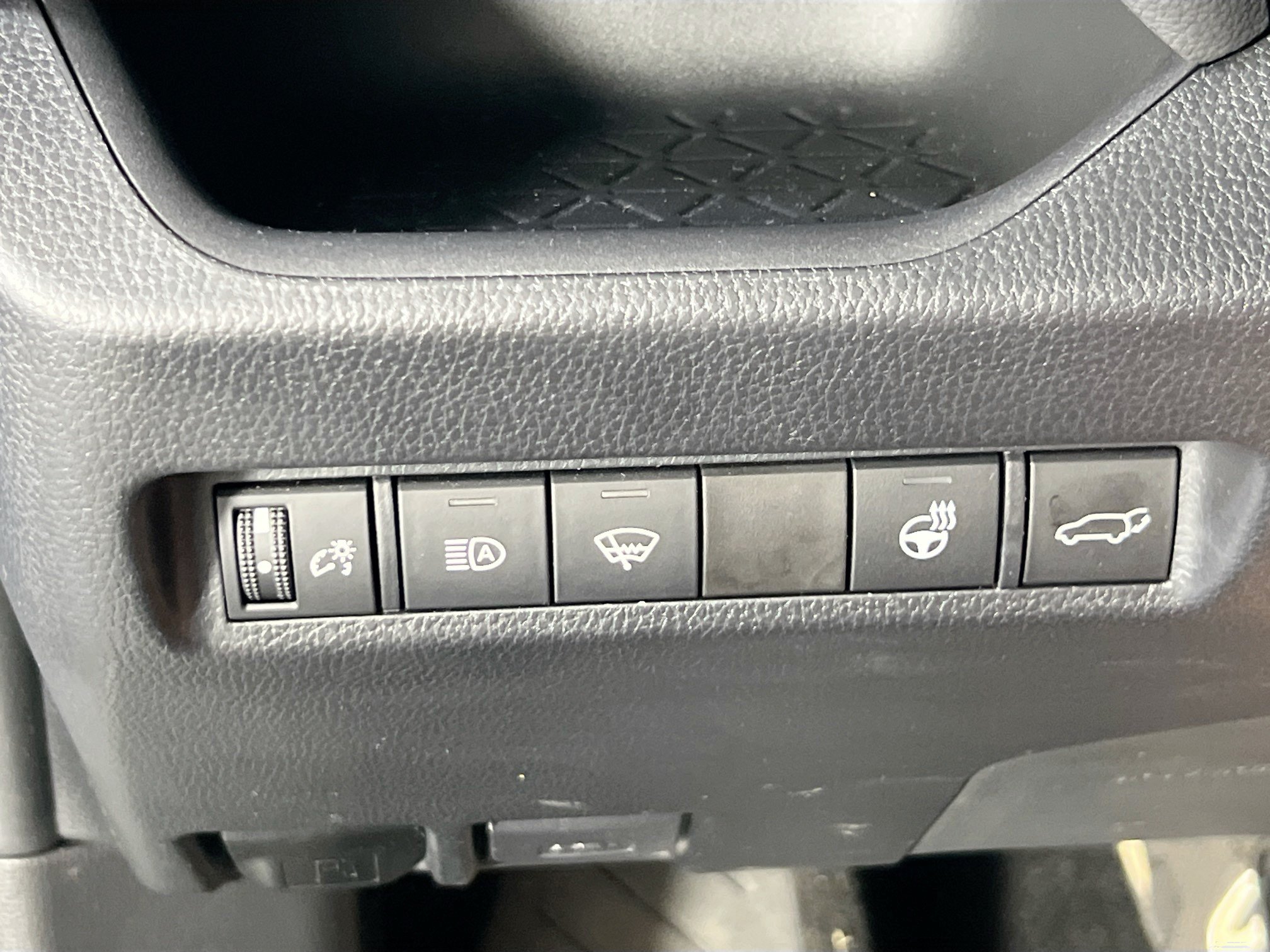 Used 2022 Toyota RAV4 XLE w/ Convenience Package AWD/4WD image 10