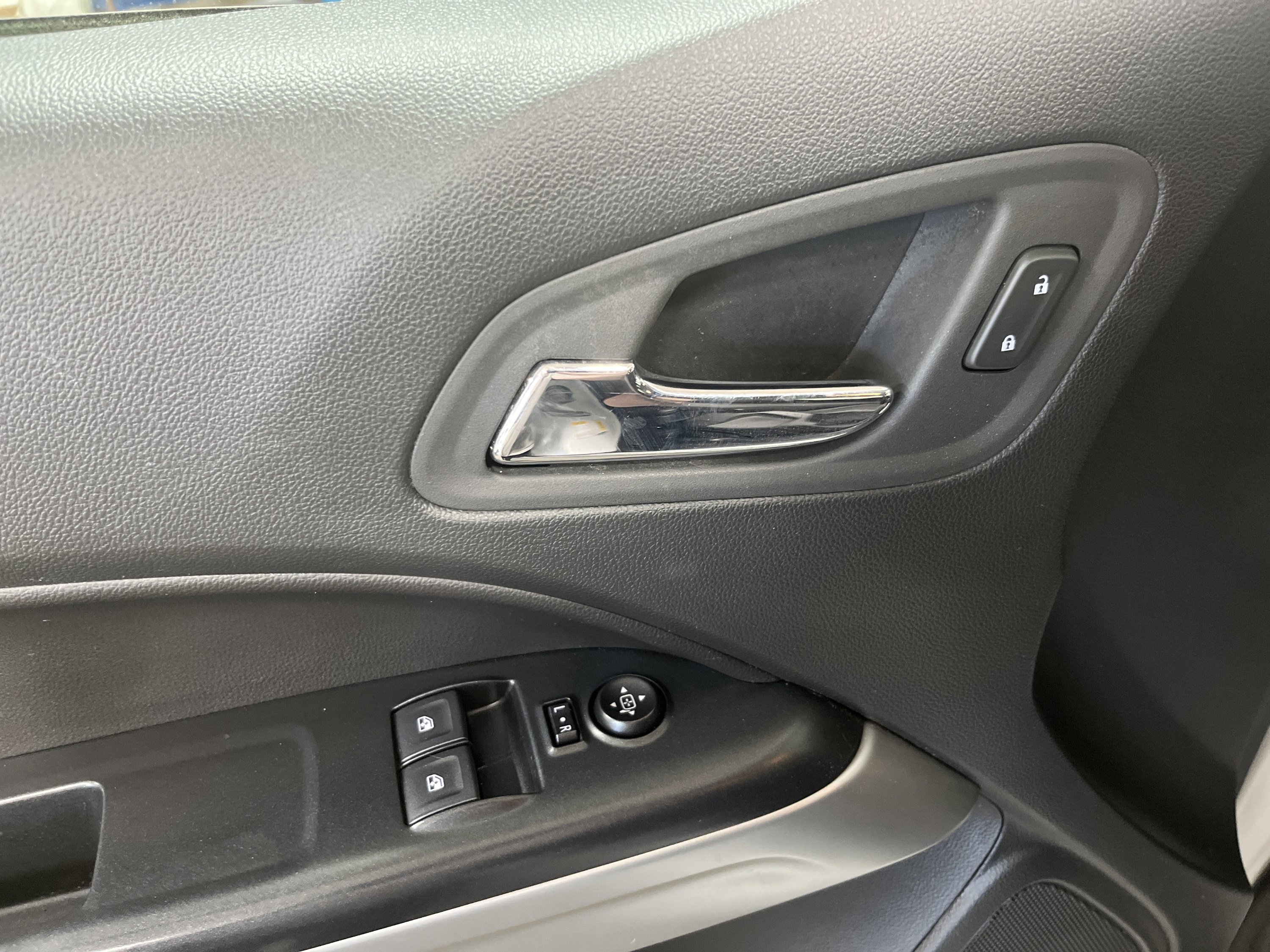 Used 2022 Chevrolet Colorado LT w/ Fleet Safety Package RWD image 15