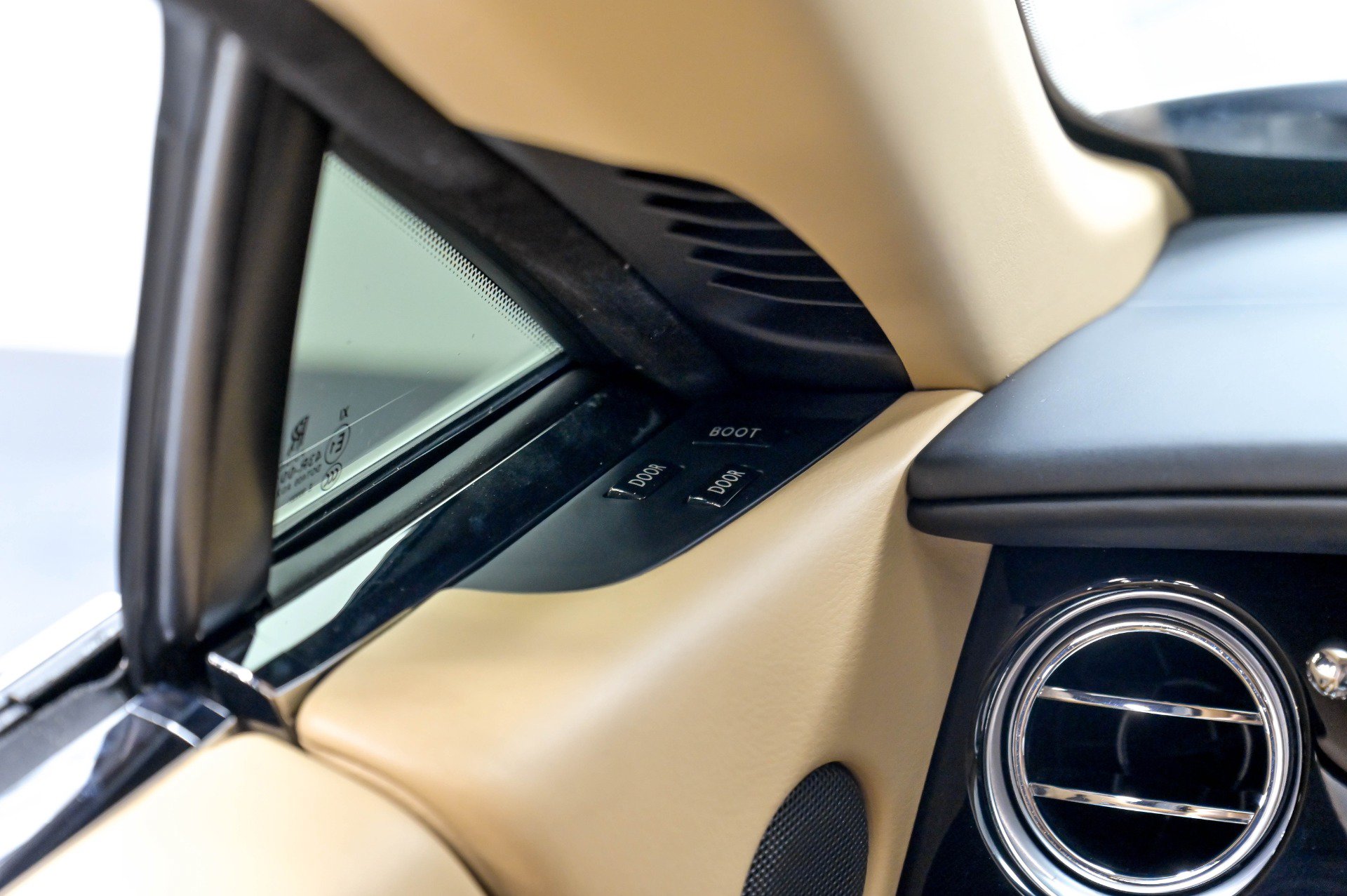 Used 2014 Rolls-Royce Wraith RWD image 39