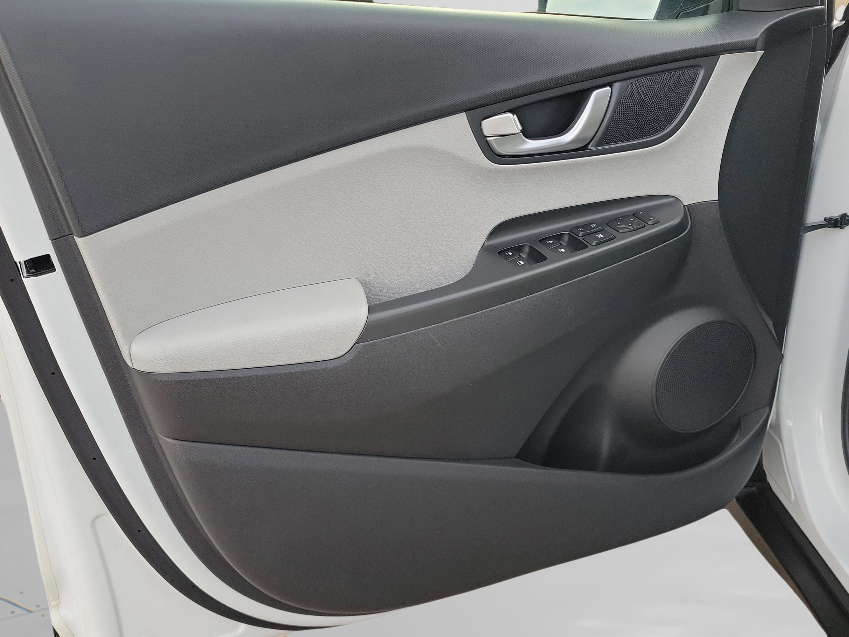 Certified 2023 Hyundai Kona SEL w/ Convenience Package image 18