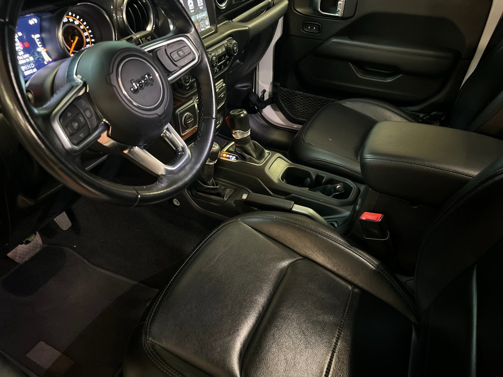 Used 2020 Jeep Wrangler Unlimited Sahara image 9