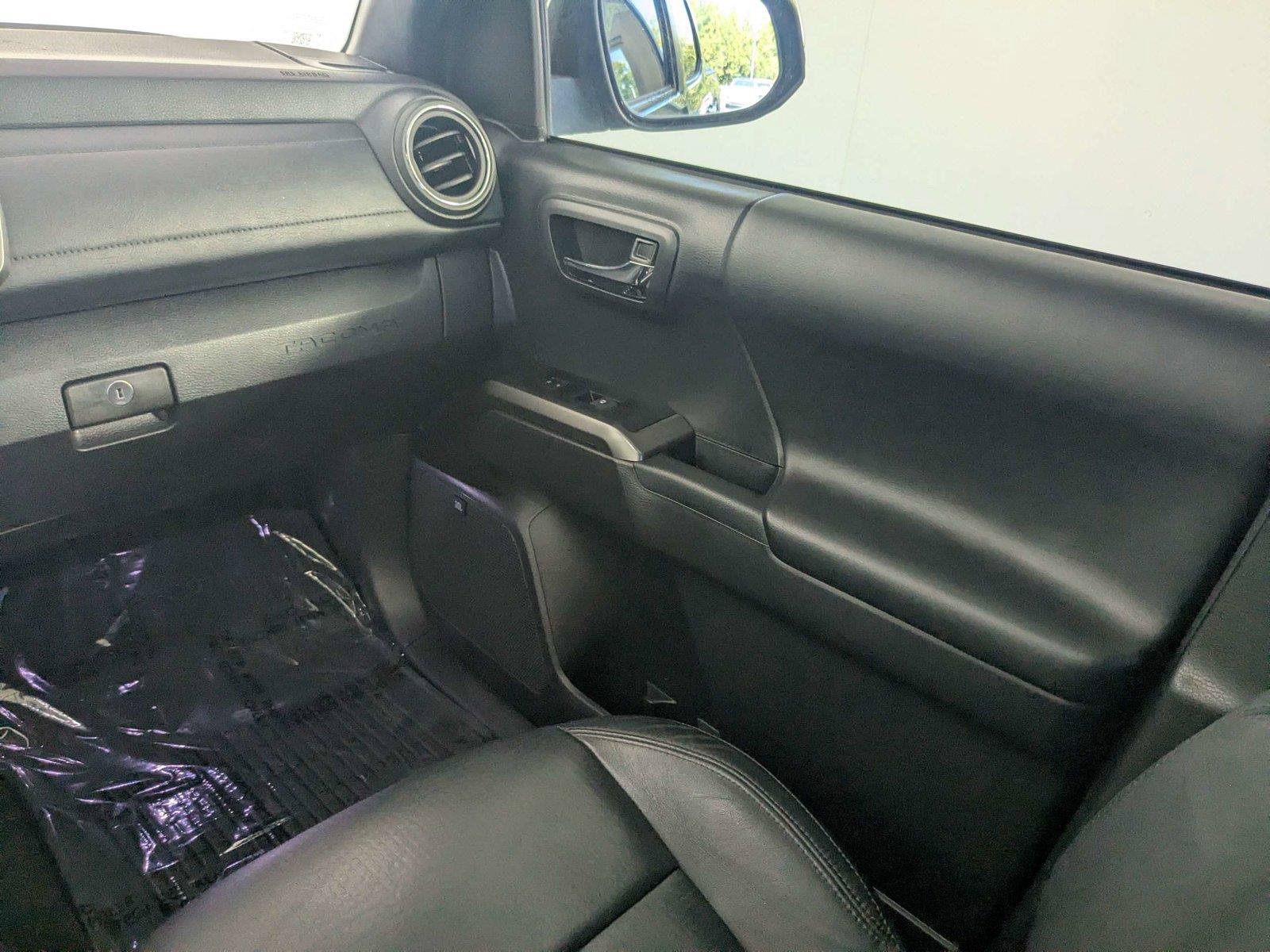Certified 2022 Toyota Tacoma Limited AWD/4WD image 39