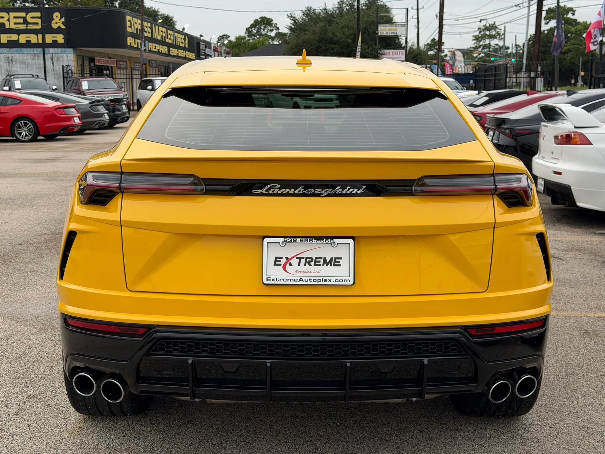 Used 2022 Lamborghini Urus AWD/4WD image 3
