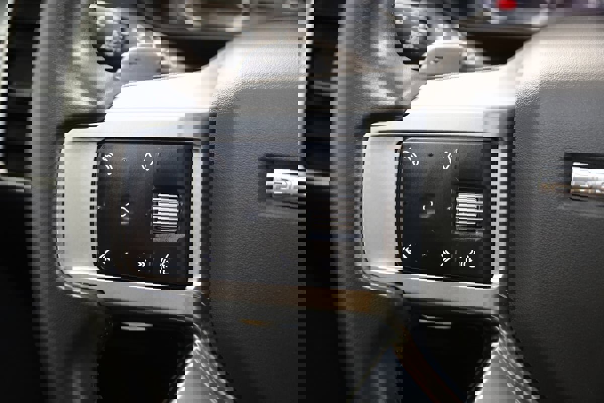 Used 2023 Land Rover Discovery S R-Dynamic image 39